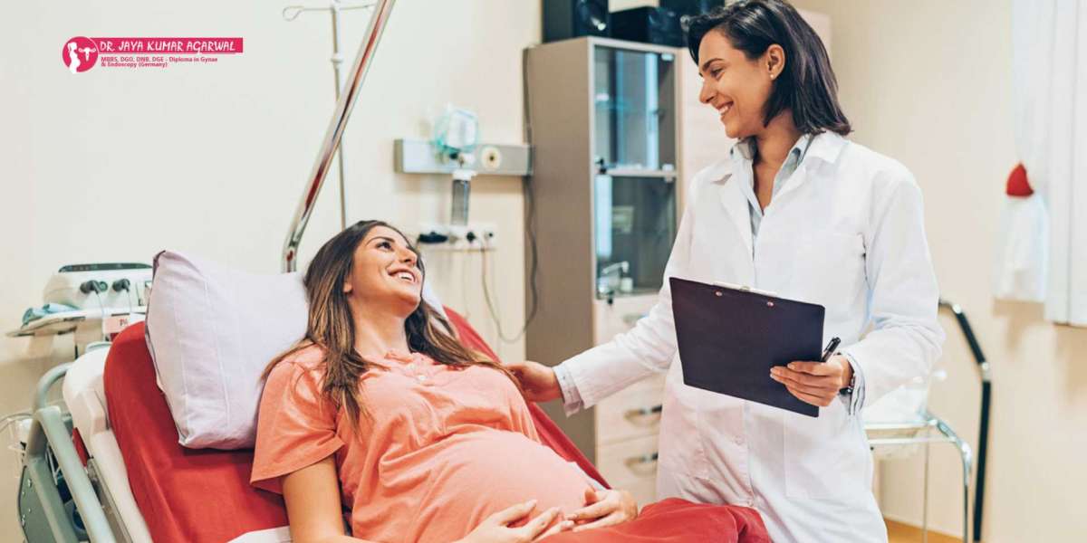 Experience Expert Women’s Healthcare at the Best Gynecologist Hospital in South Delhi – Dr. Jaya Kumar Agarwal